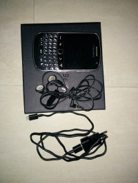 Black BlackBerry Bold 9900