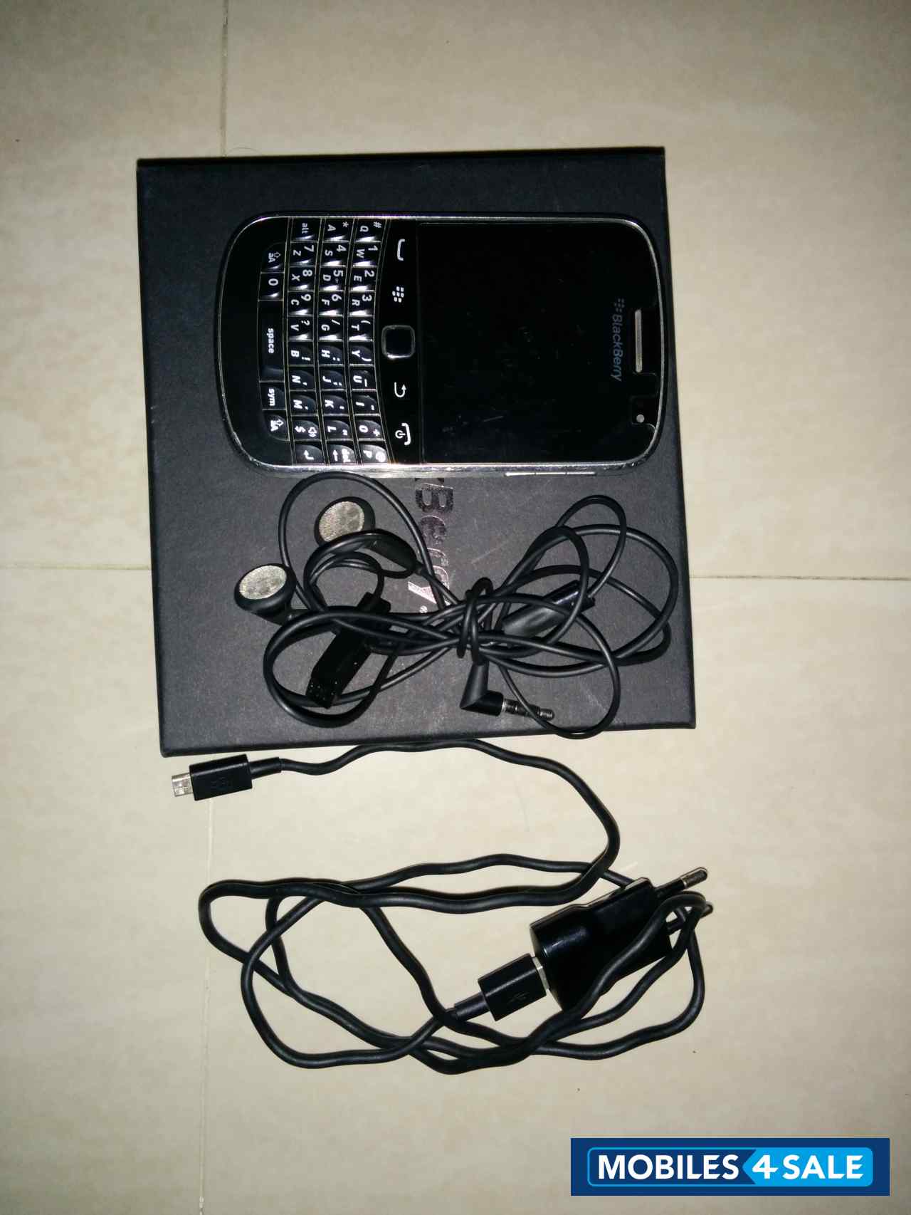 Black BlackBerry Bold 9900