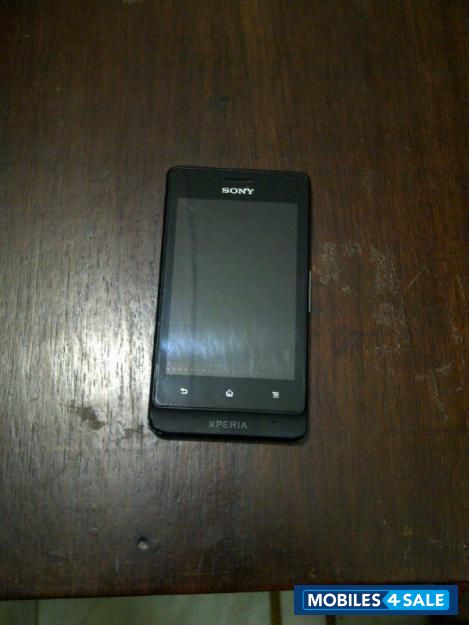 Black Sony Xperia go