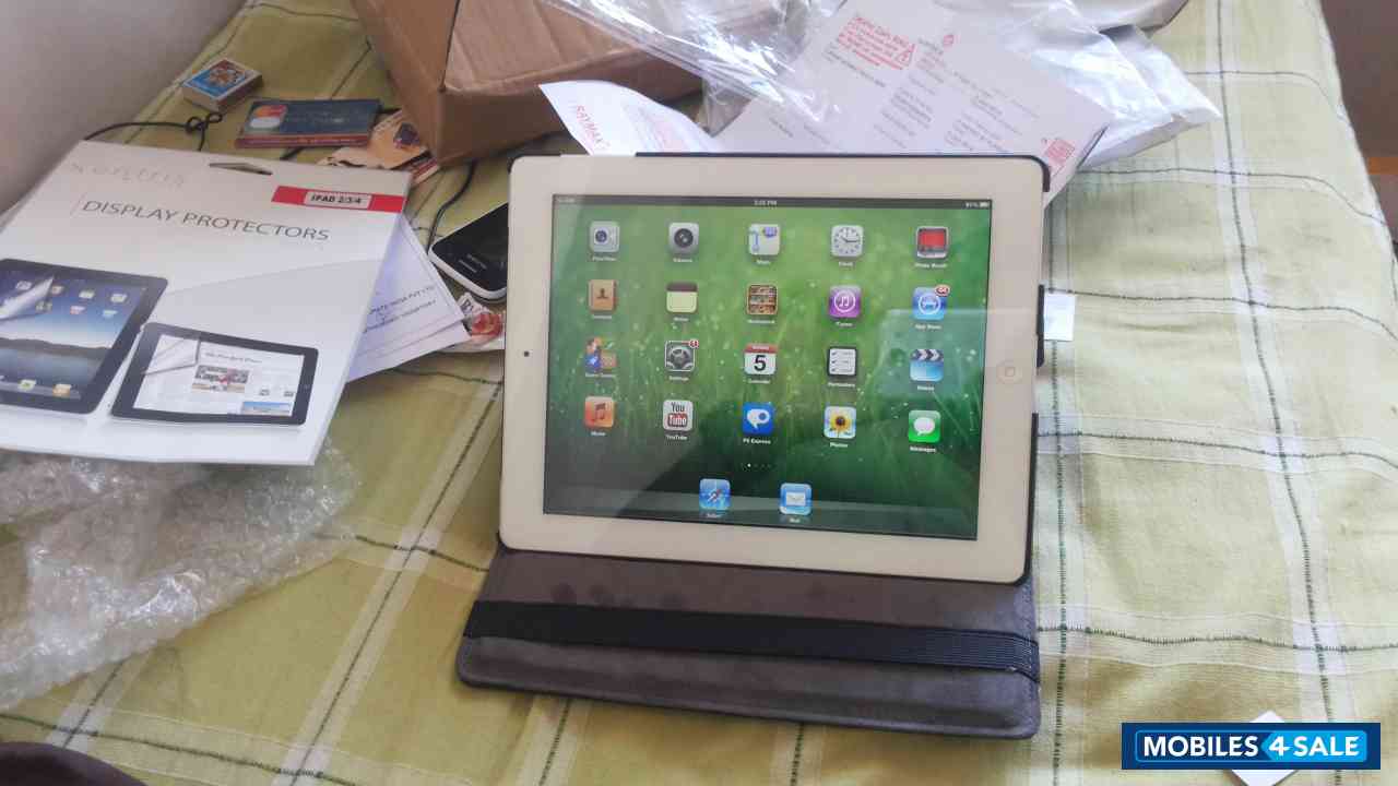 White Apple iPad2