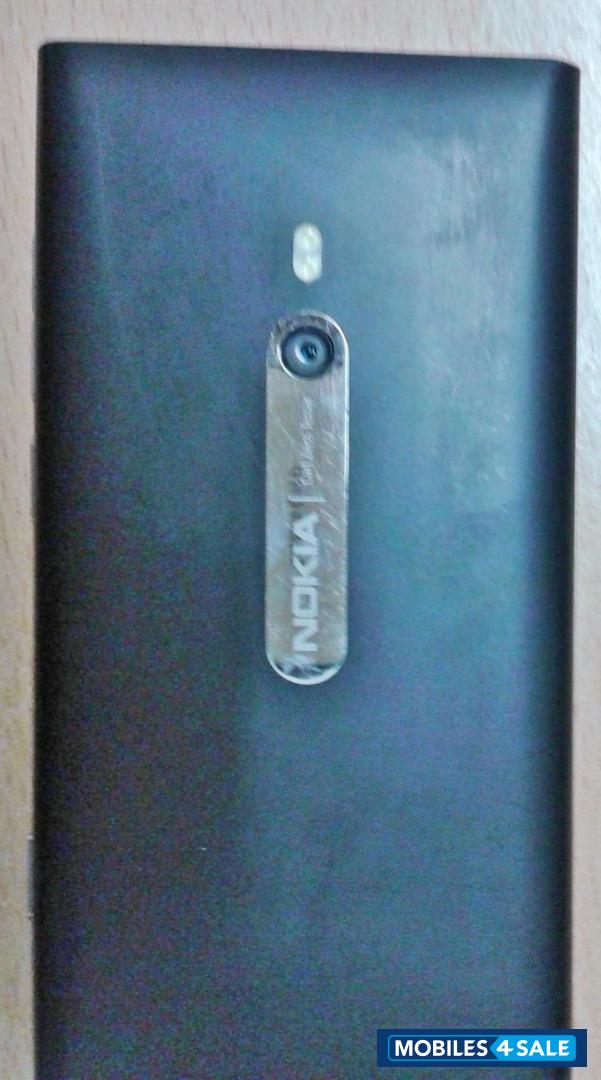 Black Nokia Lumia 800 Black Nokia Lumia 800