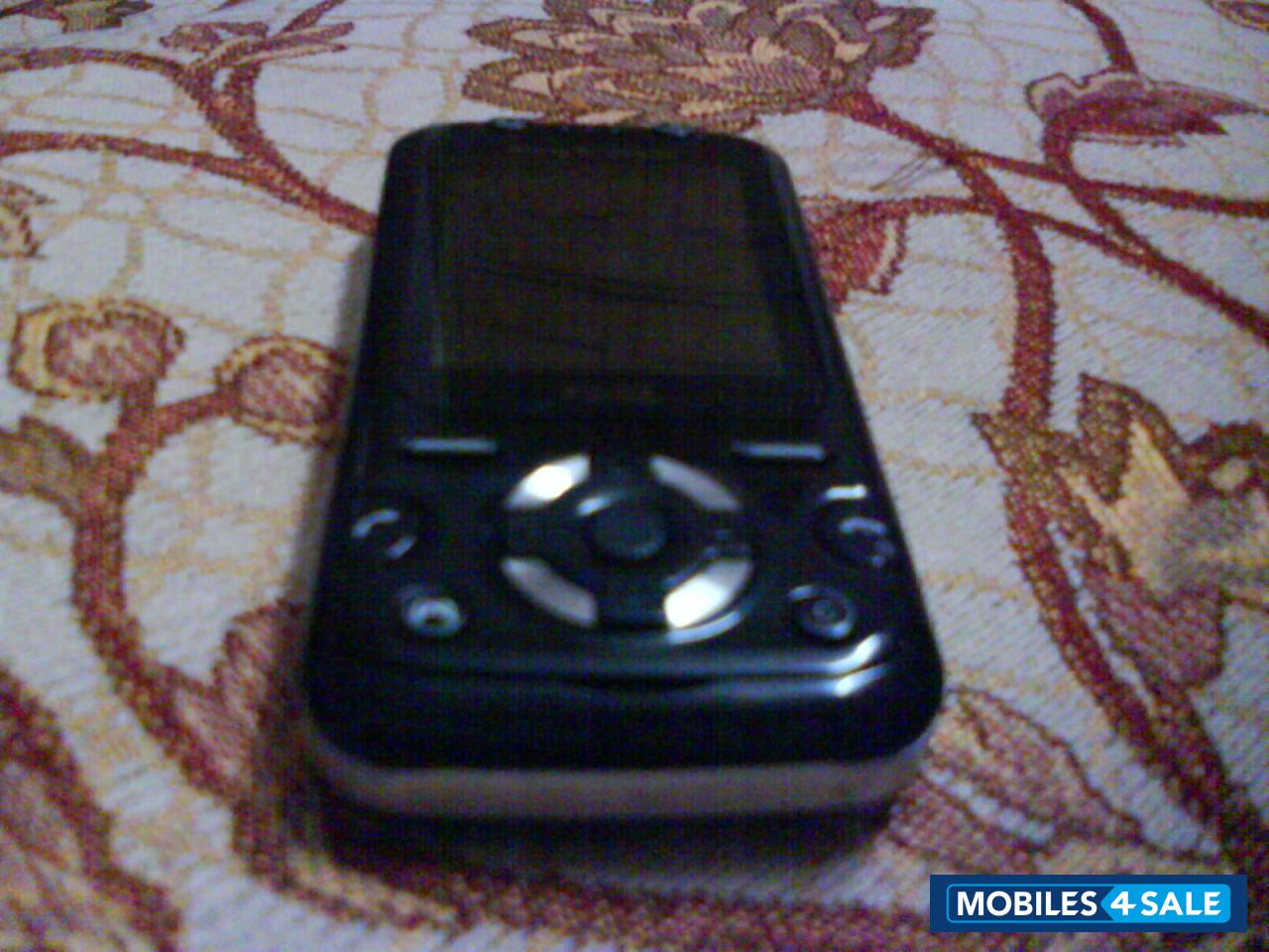Black Sony Ericsson F305