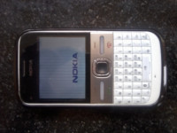 White Nokia E5-00