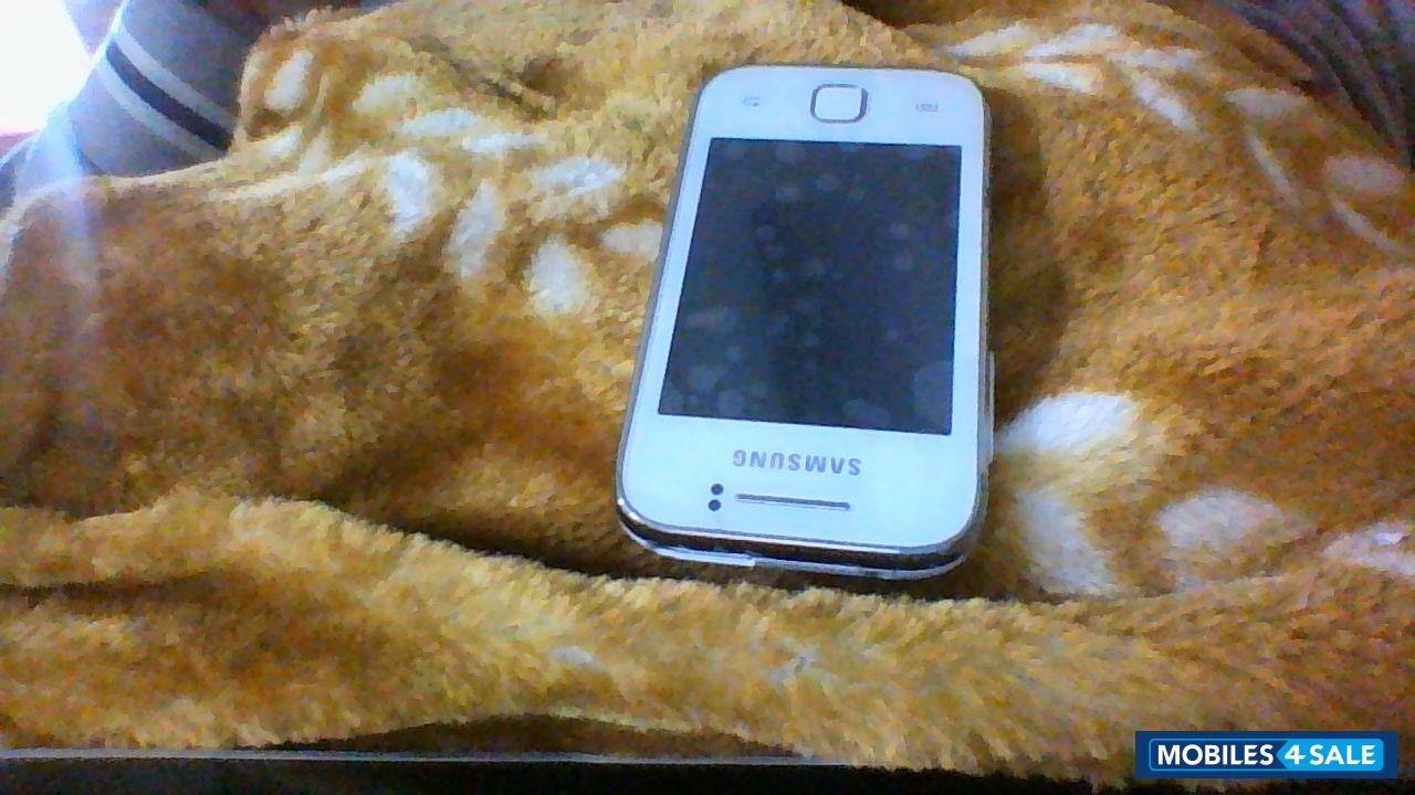 White Samsung Galaxy Y