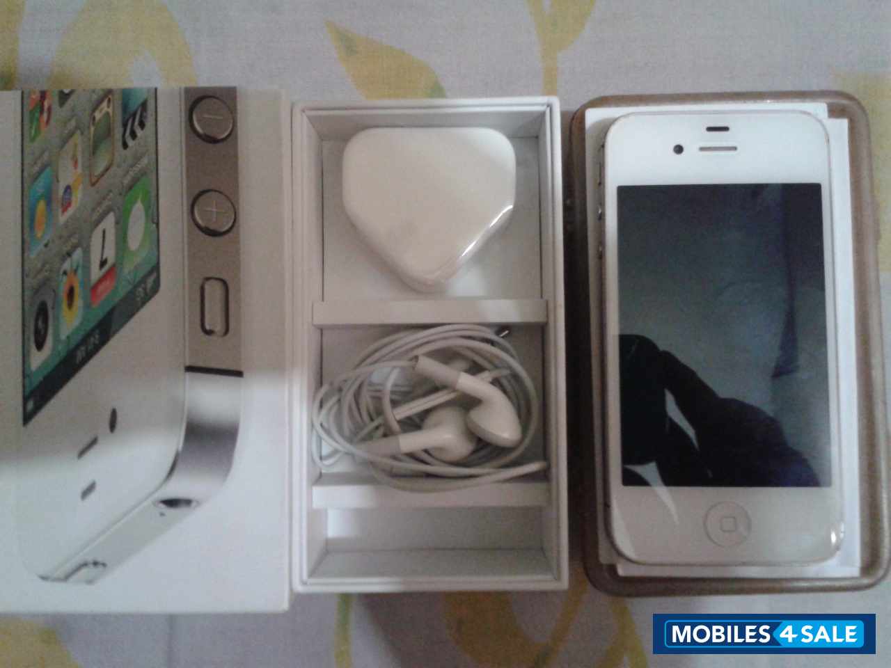 White Apple iPhone 4S