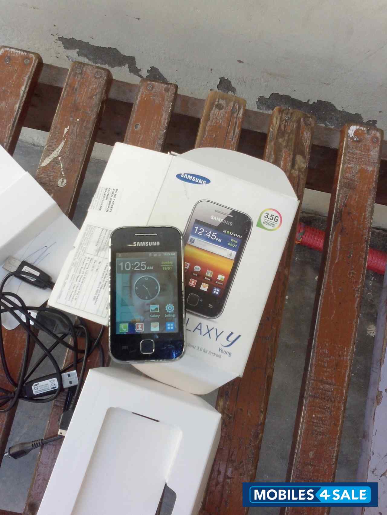 Black Samsung Galaxy Y