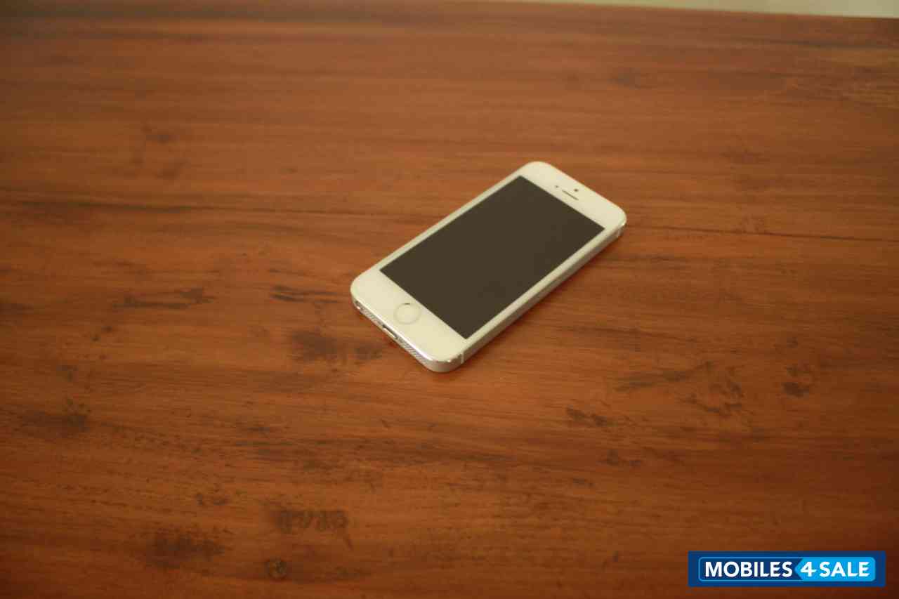 White Apple iPhone 5S White Apple iPhone 5S