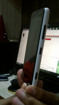 White Nokia Lumia 820