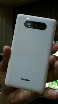 White Nokia Lumia 820