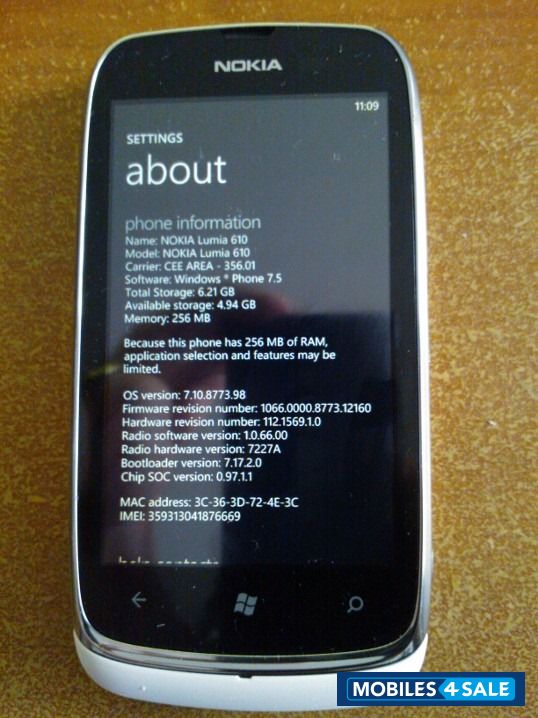 White Nokia Lumia 610