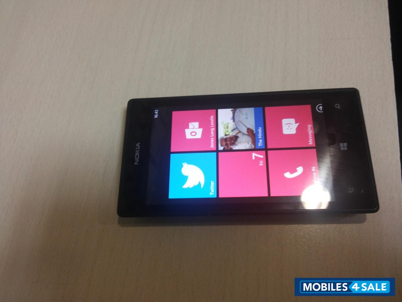 Black Nokia Lumia 525