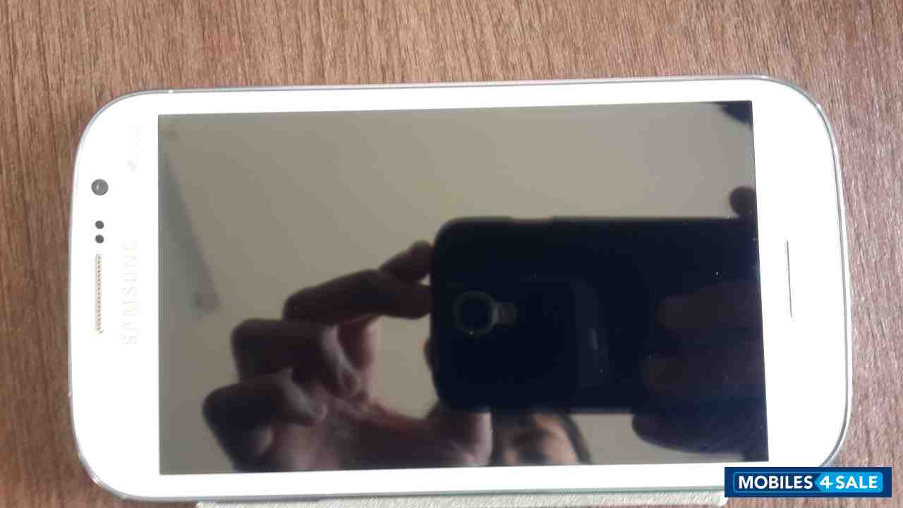 White Samsung Galaxy Grand GT-I9082
