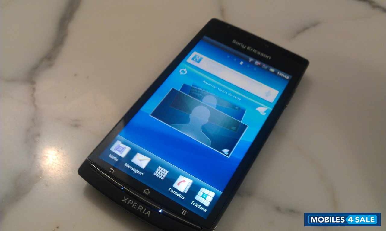 Black Sony Ericsson Xperia arc