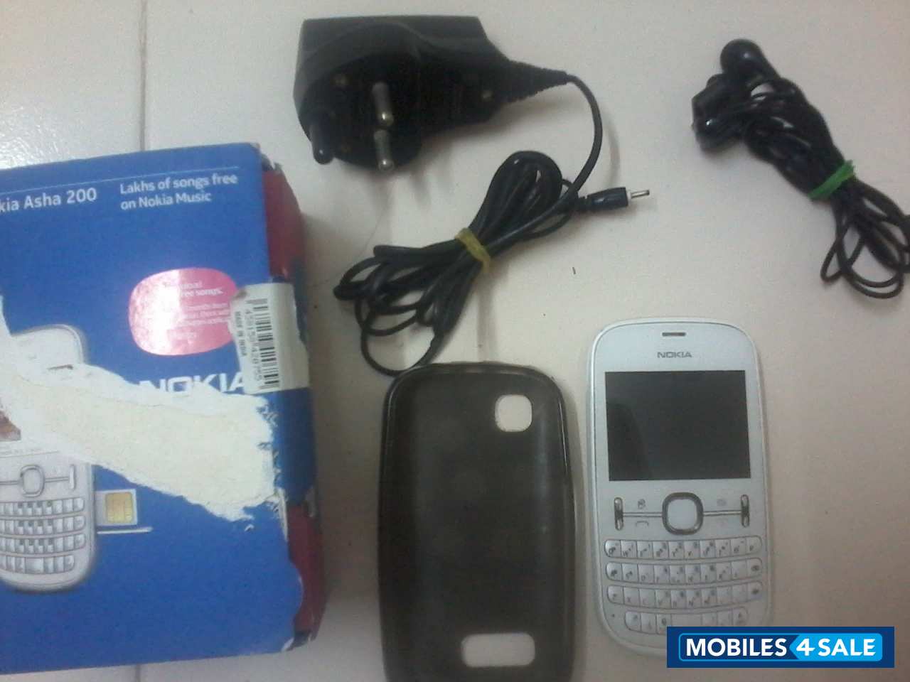 White Nokia Asha 200