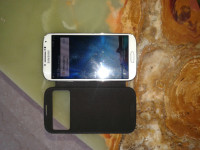 White Samsung Galaxy S4
