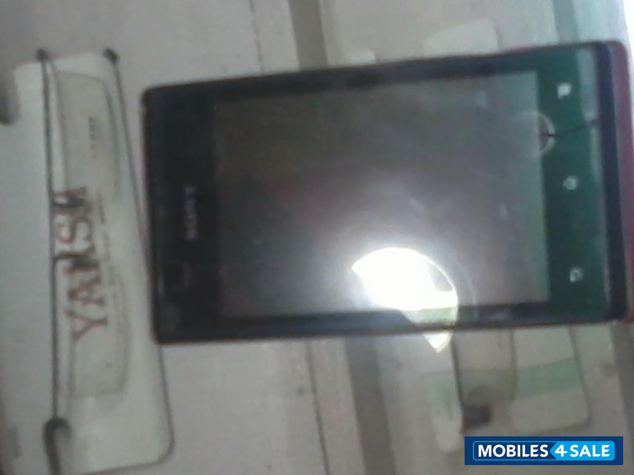 Red Sony Xperia E