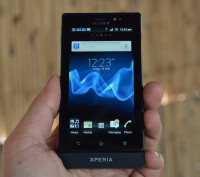 Black Sony Xperia sola