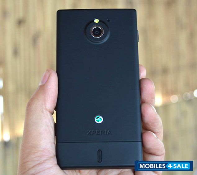 Black Sony Xperia sola