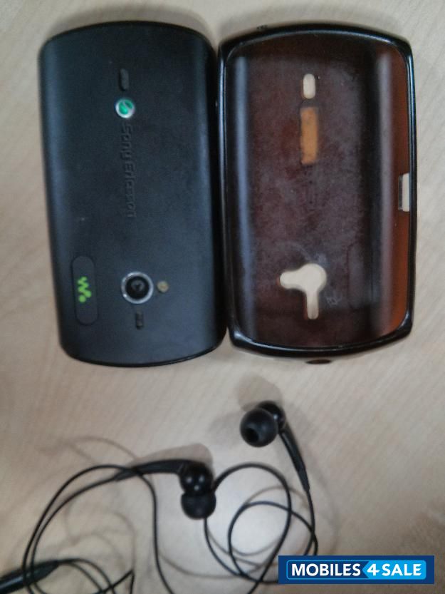 Black Sony Ericsson WT19i live with walkman Black Sony Ericsson WT19i live with walkman