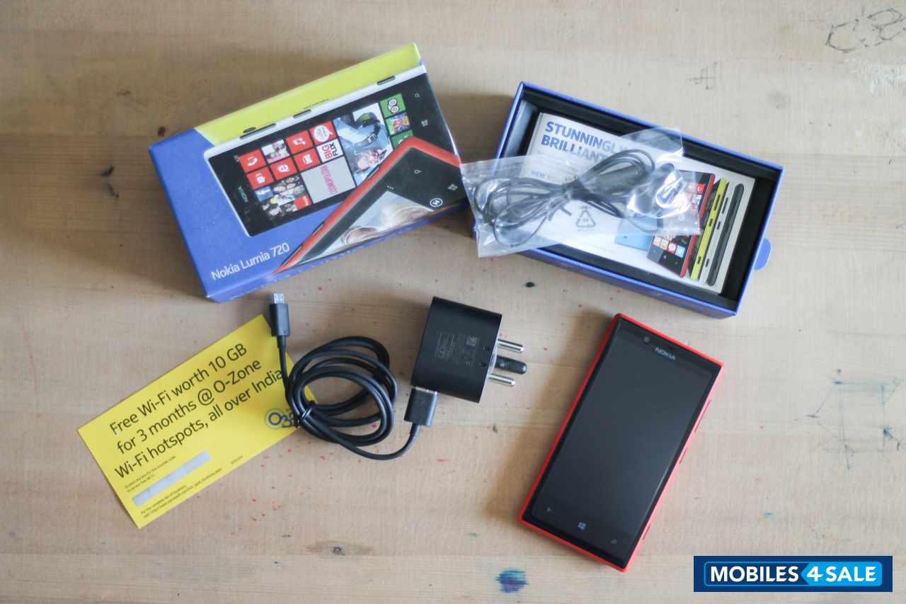 Red Nokia Lumia 720