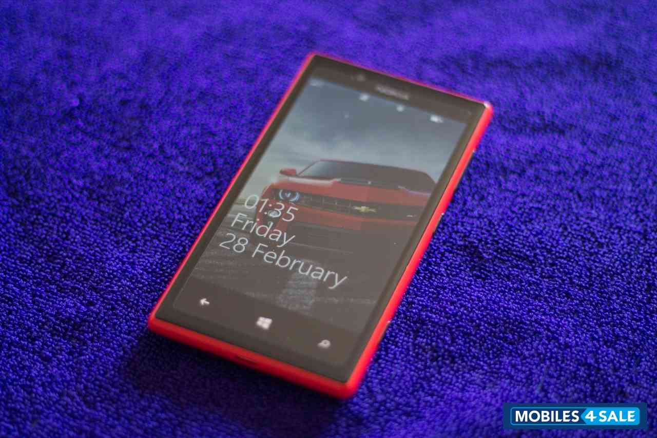 Red Nokia Lumia 720