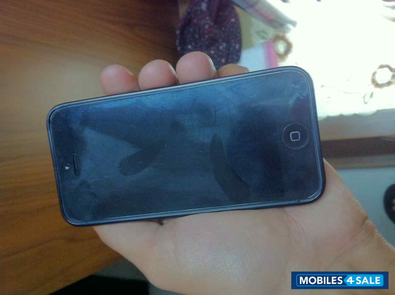 Black Apple iPhone 5 Black Apple iPhone 5