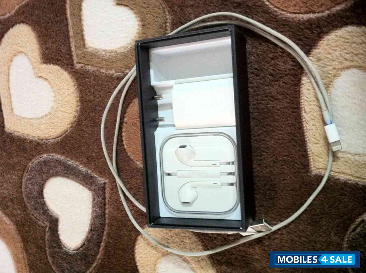 Black Apple iPhone 5 Black Apple iPhone 5