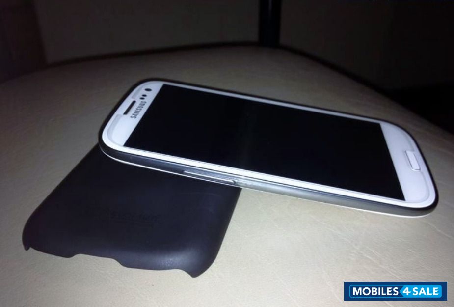 White Samsung Galaxy S3