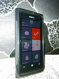 Black Nokia Lumia 800