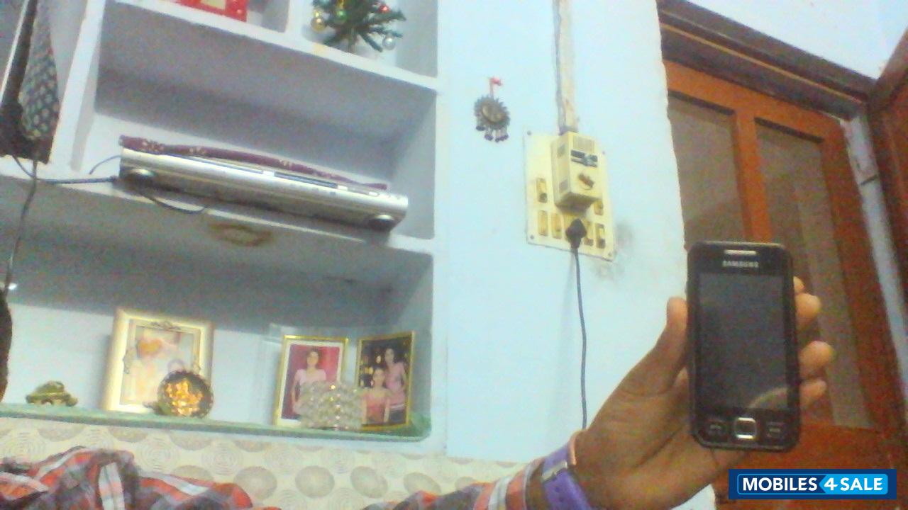 Black Samsung Wave 525