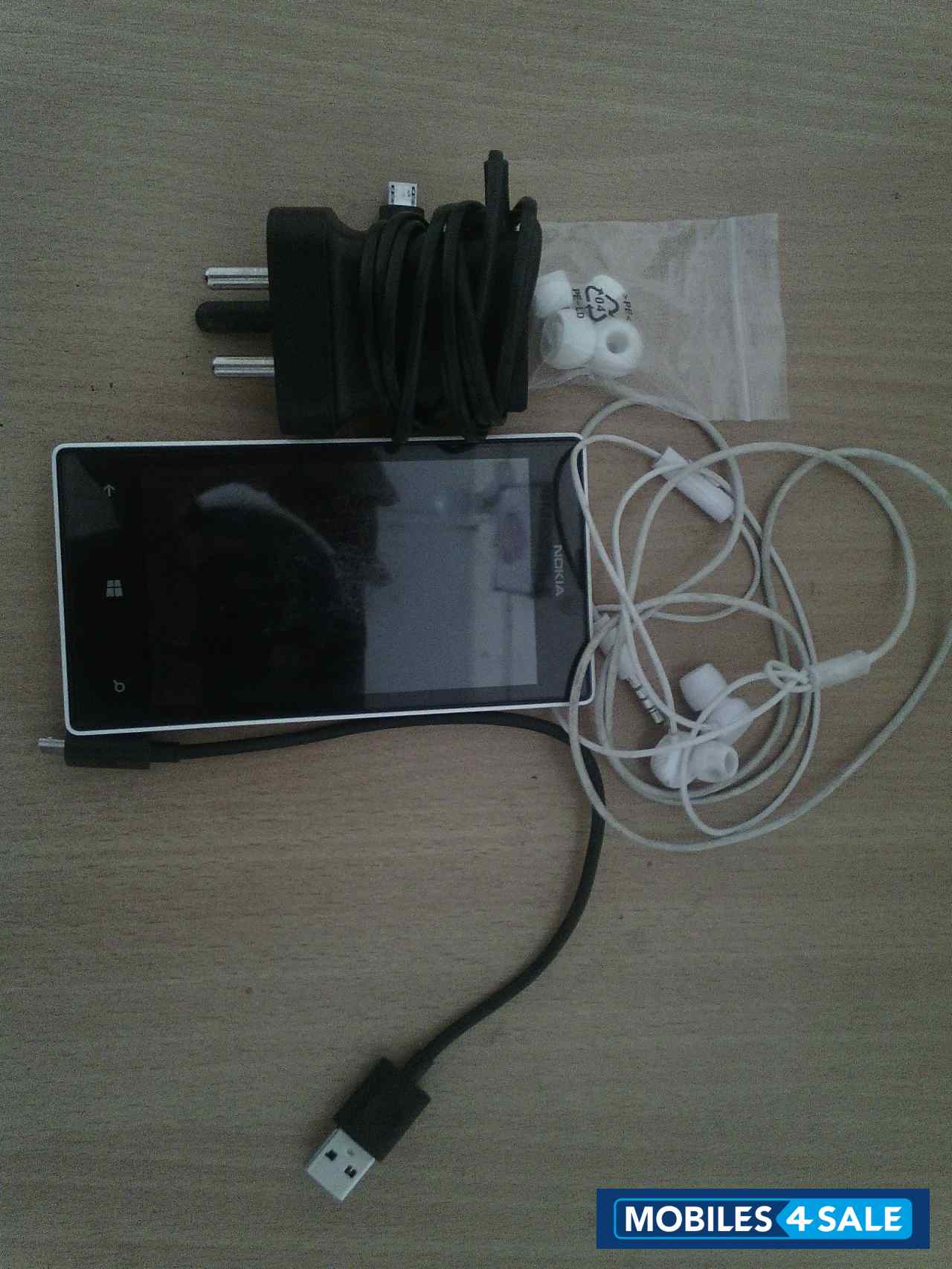 White Nokia Lumia 520
