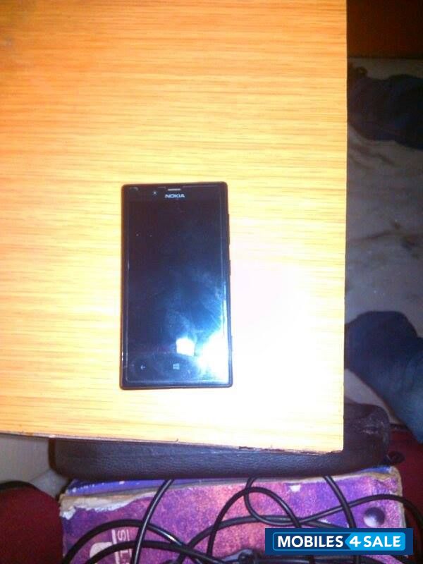 Black Nokia Lumia 720