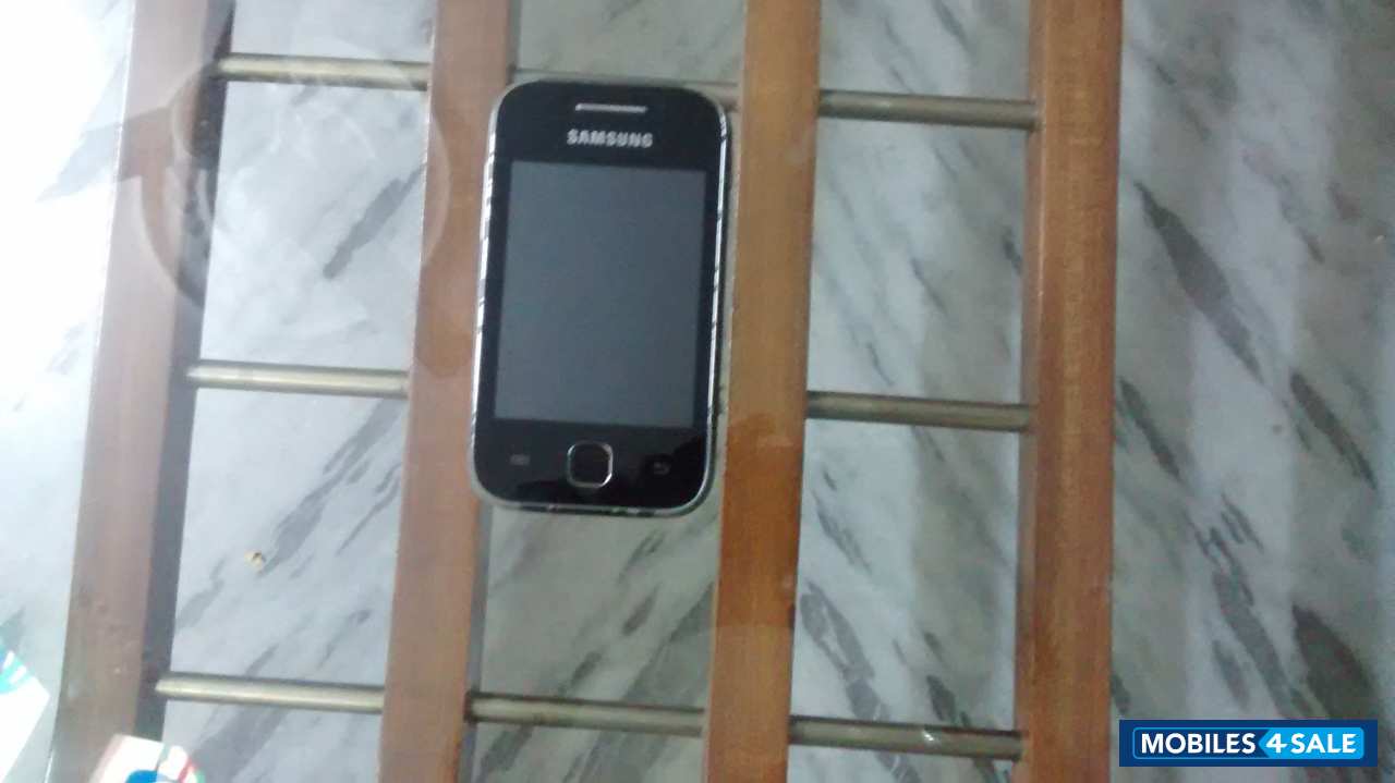 Black Samsung Galaxy Y
