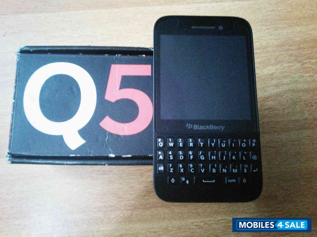 Black BlackBerry Q5