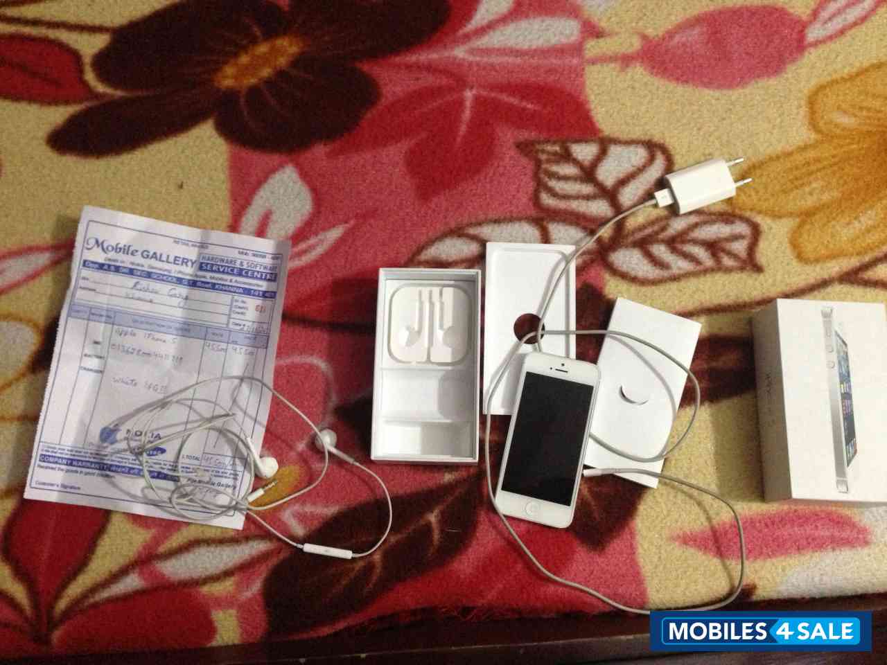 White Apple iPhone 5