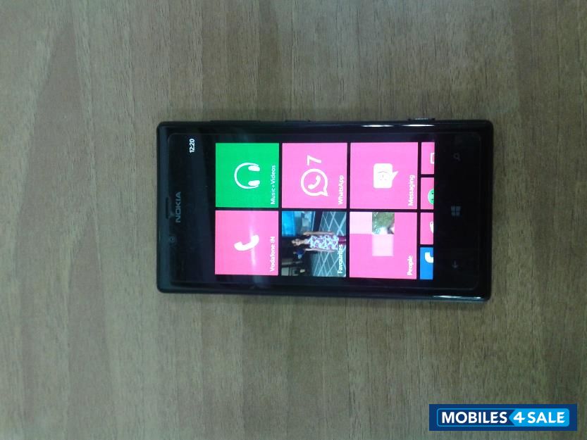 Black Nokia Lumia 720
