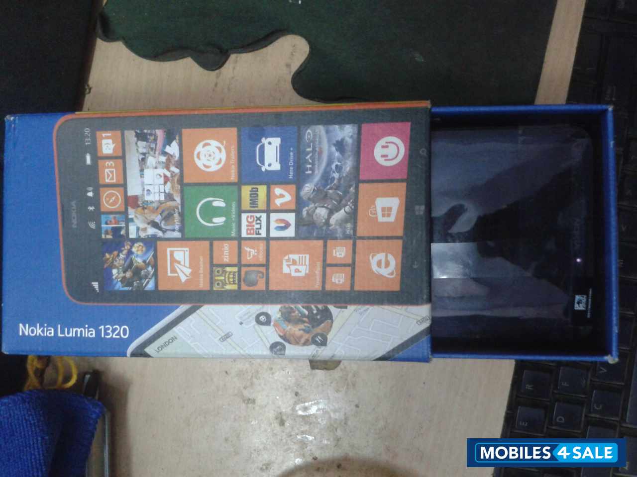 Black Nokia Lumia 1320