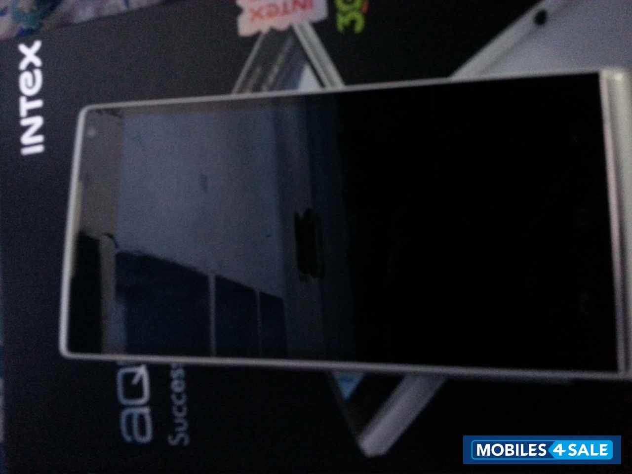 White&black Intex Aqua HD