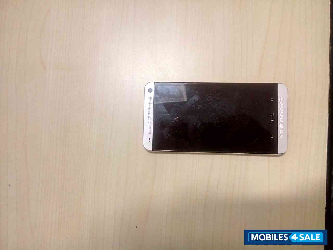 Silver/white HTC One