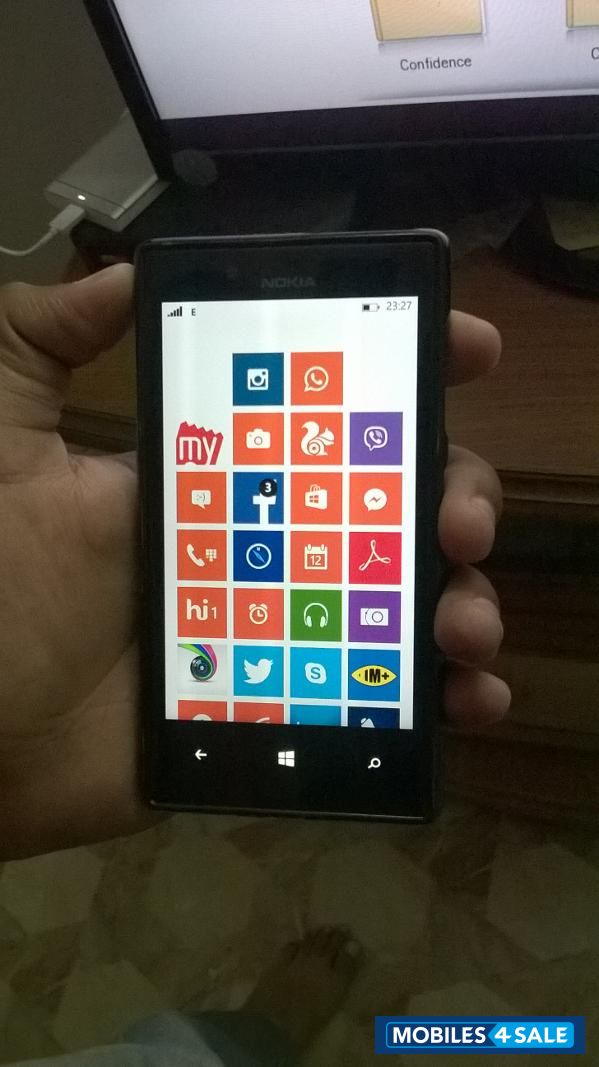 White Nokia Lumia 720