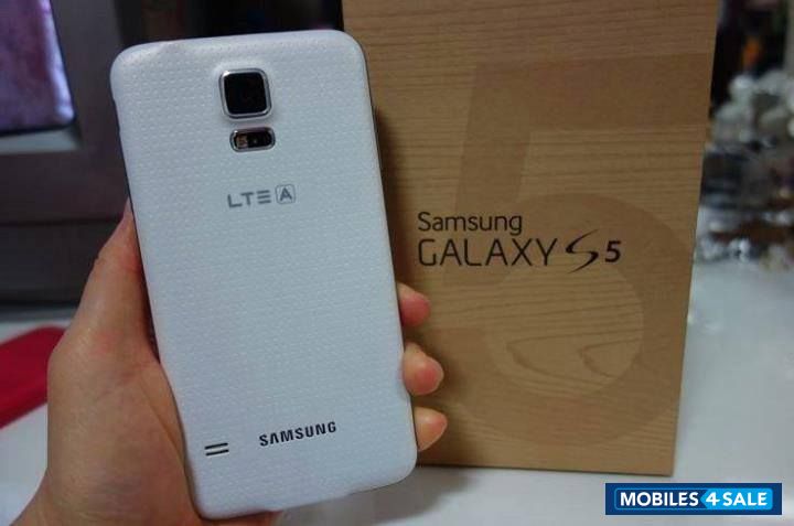 Gold-white Samsung Galaxy S5