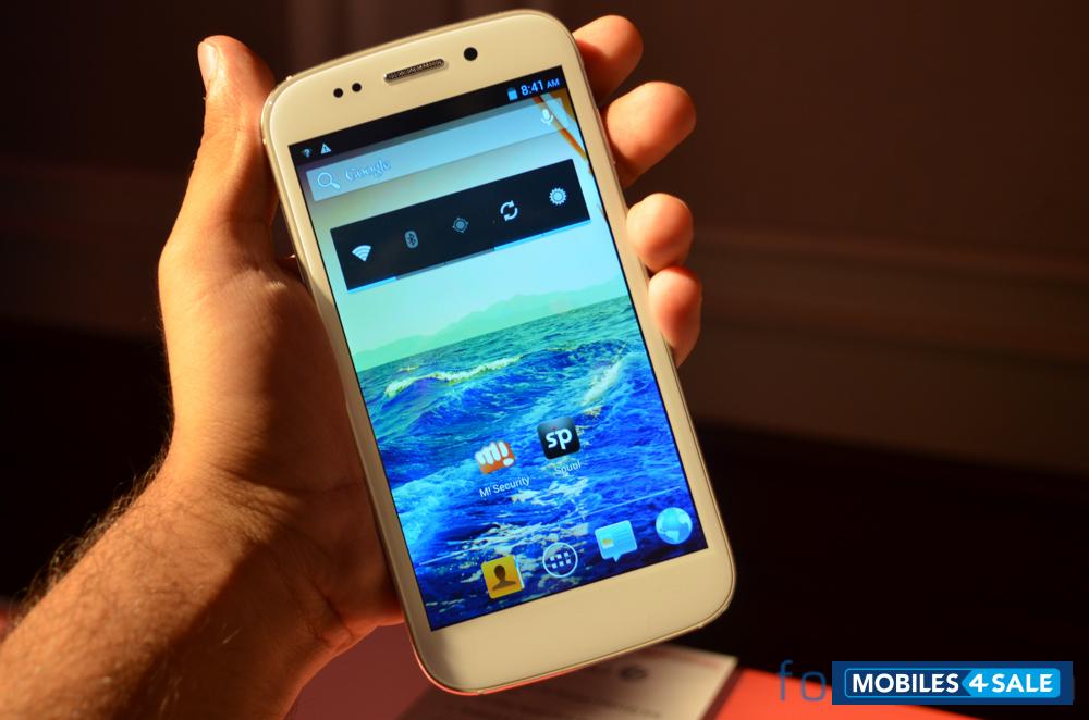 White Micromax Canvas 4 A210