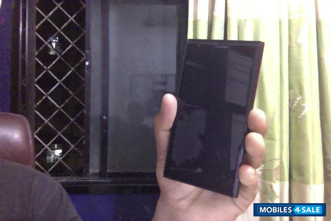 Black Nokia Lumia 1020