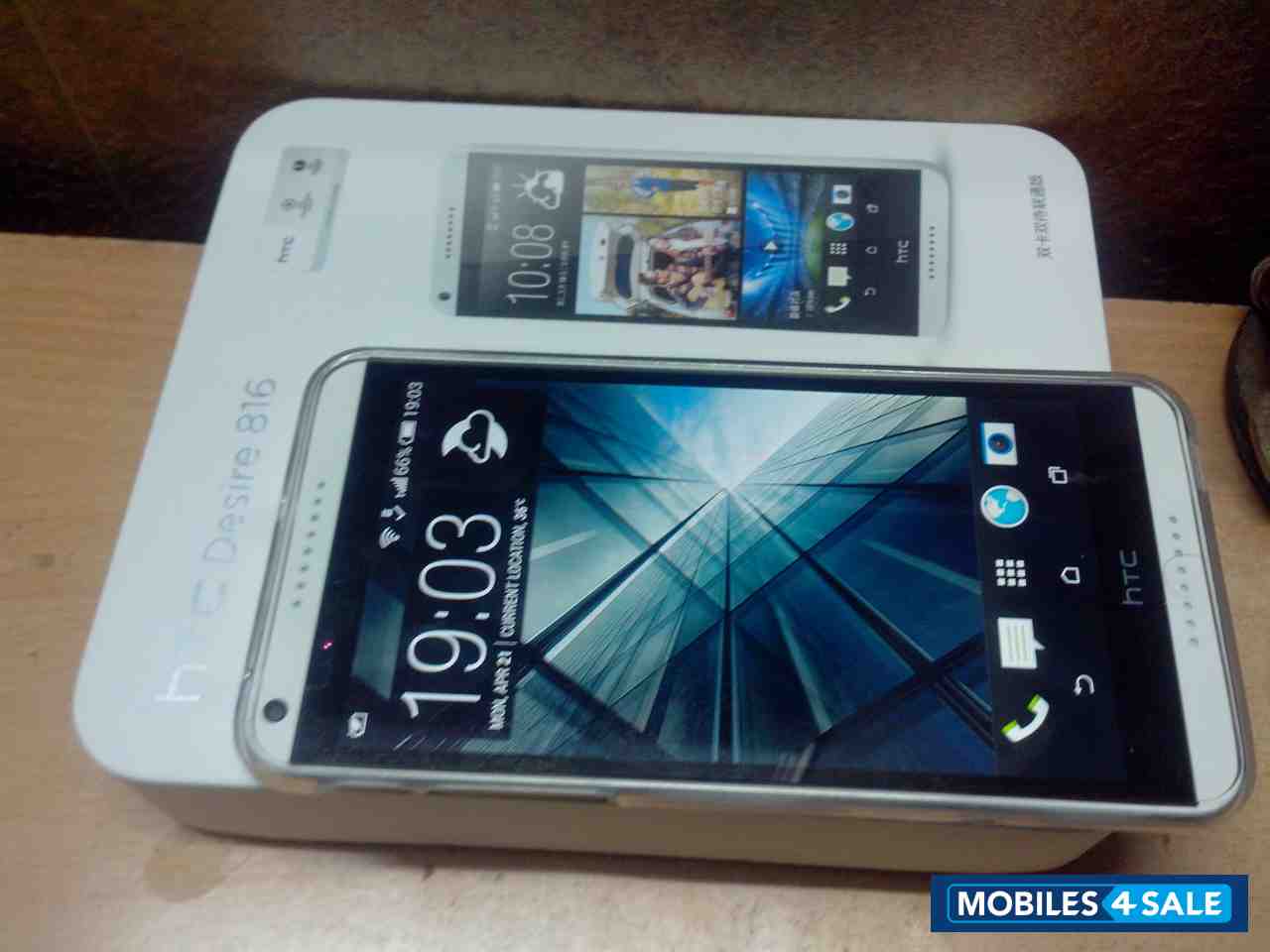 White HTC Desire 816