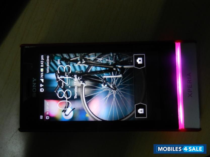 Whiite Sony Xperia U