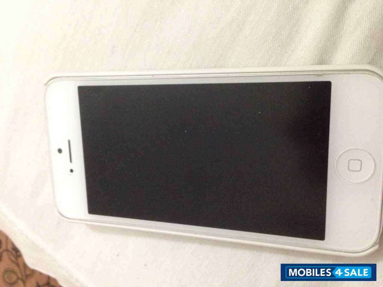 White Apple iPhone 5