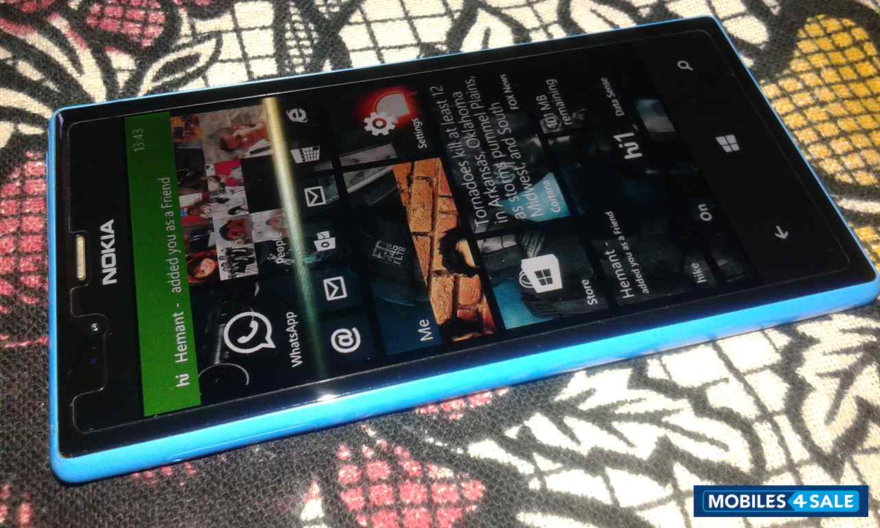 Cyan Nokia Lumia 720