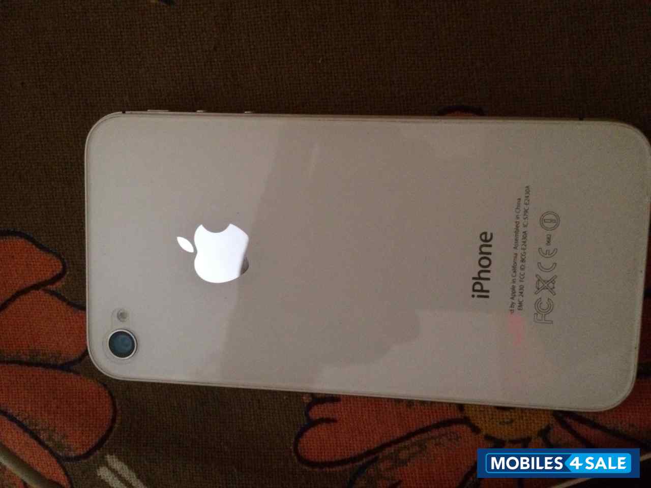 White Apple iPhone 4S