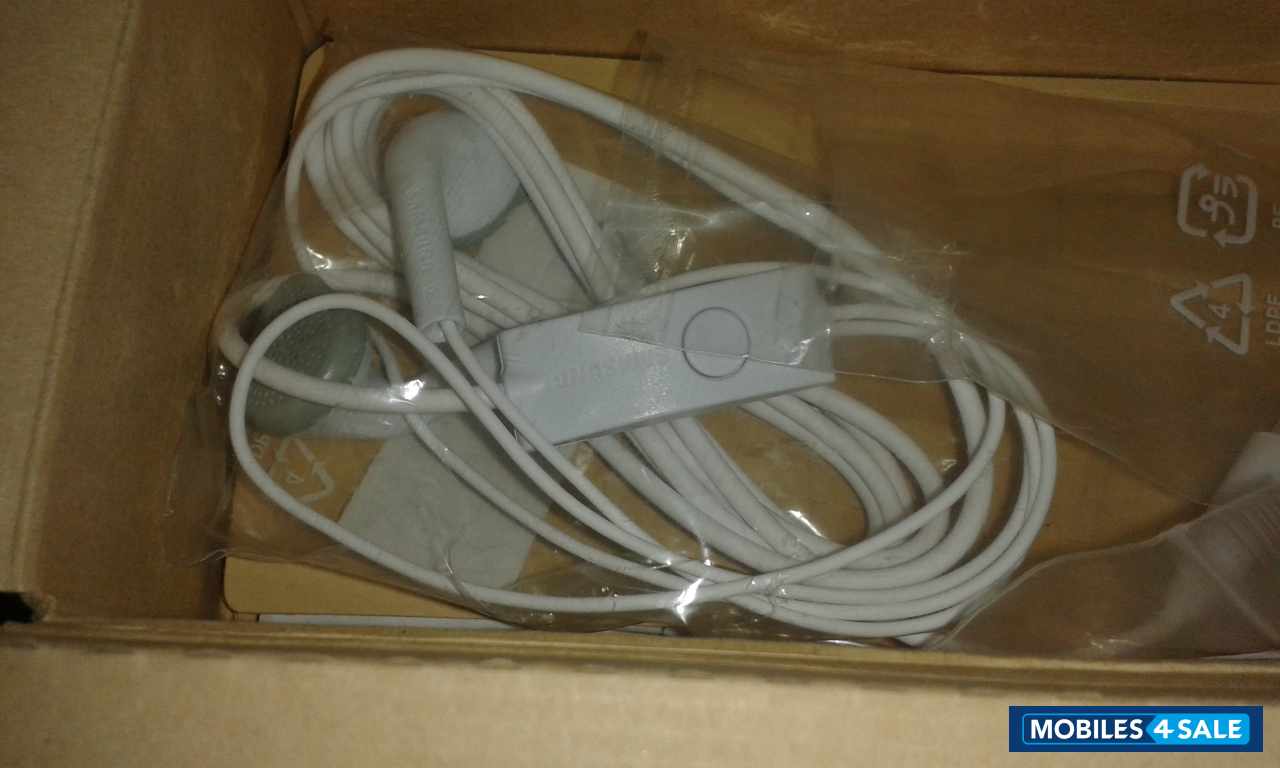 Black Samsung  GT-S7582