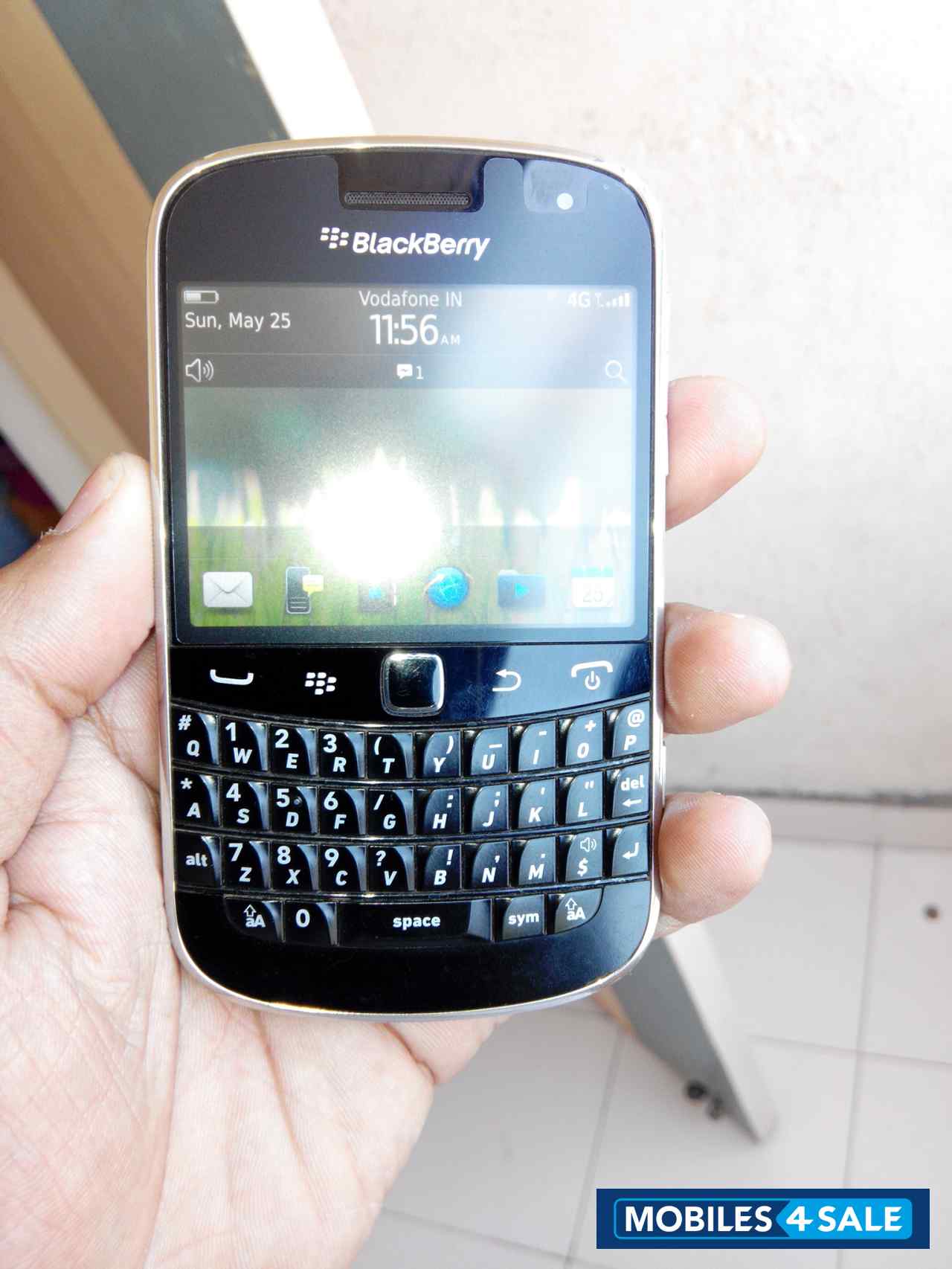 Black BlackBerry Bold 9900